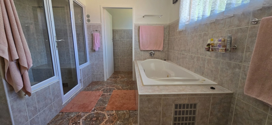 4 Bedroom Property for Sale in Doringkruin North West